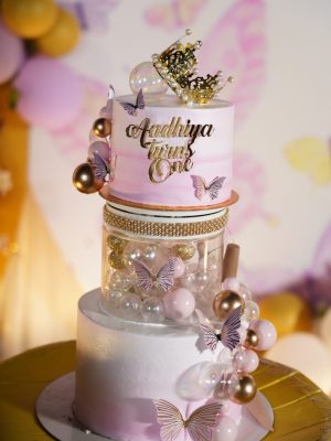 Adhiya Cake Princess Cake With Acrylic Box
